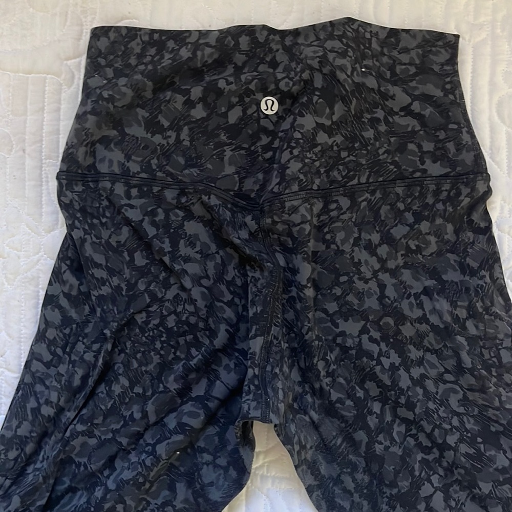 Lululemon leggings size 6, 28 inch inseam